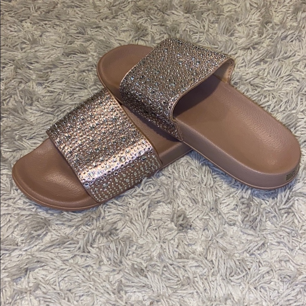 Off brand sparkle tan slides size 7-8